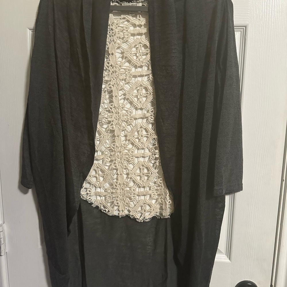 Umgee Charcoal Embroidered Kimono with Ivory Crochet Detail Size L - Picture 2 of 5